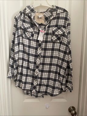 Women’s Black & White Plaid Button-Down Shirt